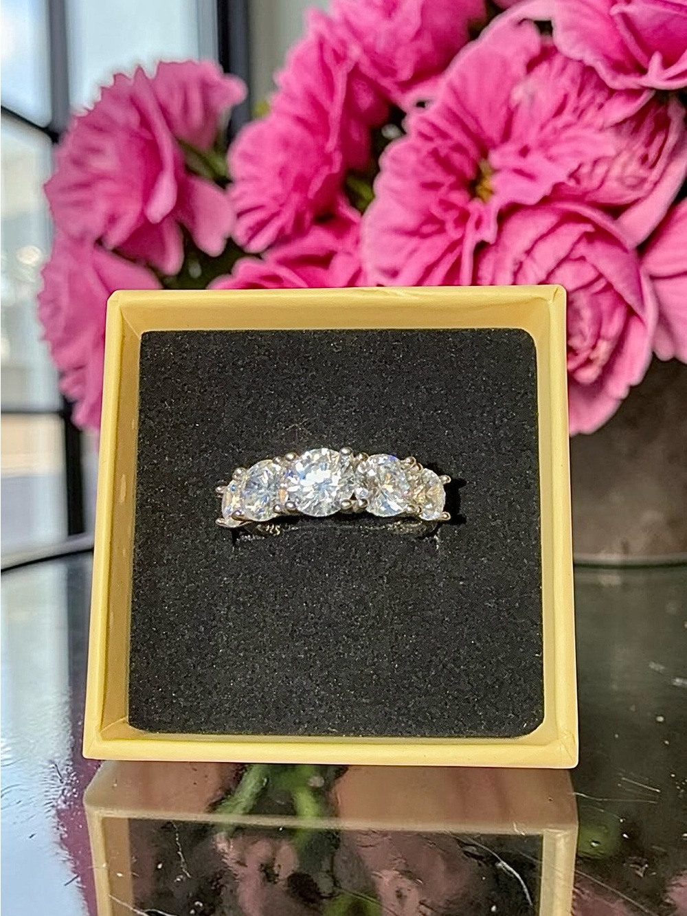 Women’s Ring in size 7 set in 925 Sterling Silver, 1 Carat Moissanite - Picture 3 of 7